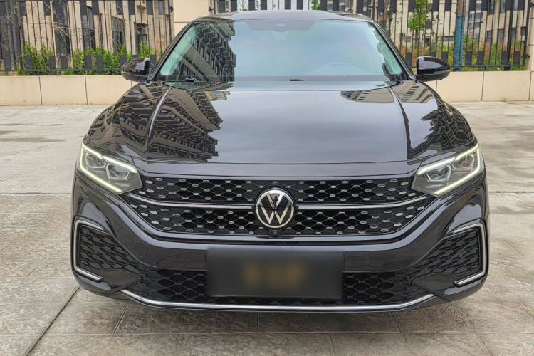 Used Volkswagen Passat 2023 330TSI Starry Luxury Edition Exterior 4