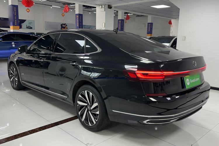 Used Volkswagen Passat 2023 Facelift 330TSI Luxury Edition Exterior 5