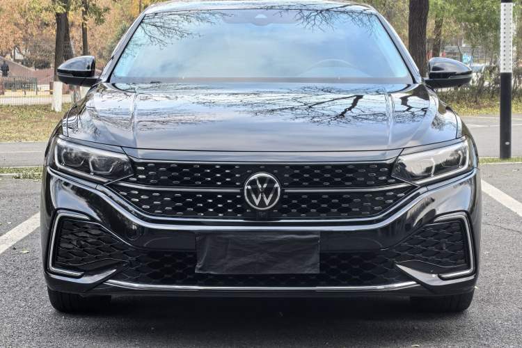 Used Volkswagen Passat 2023 Restyled 330TSI Starry Luxury Edition Exterior 5