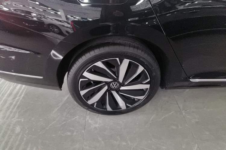 Used Volkswagen Passat 2023 330TSI Luxury Edition Exterior 5