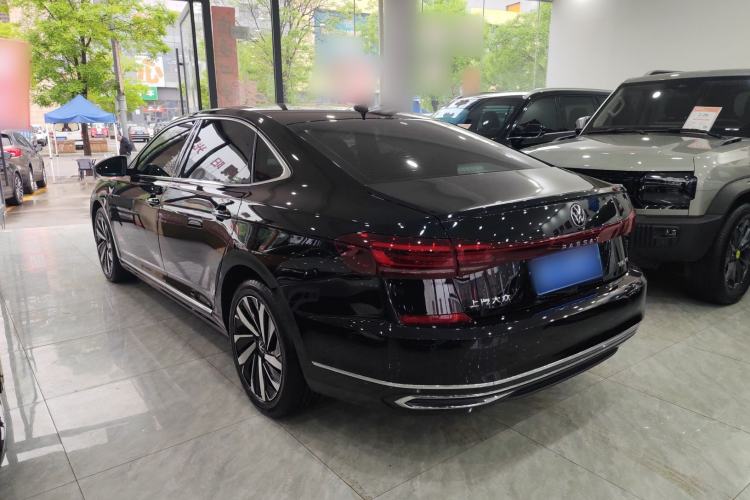 Used Volkswagen Passat 2023 Facelift 330TSI Luxury Edition Exterior 5