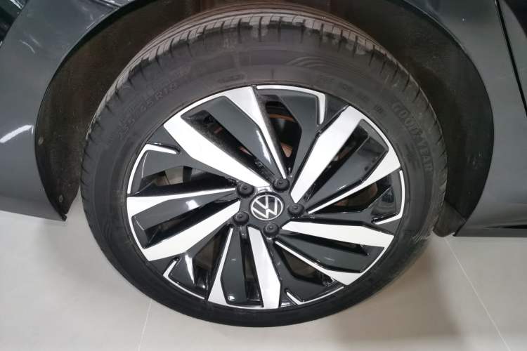Used Volkswagen Passat 2023 Facelift 330TSI Luxury Edition Exterior 5