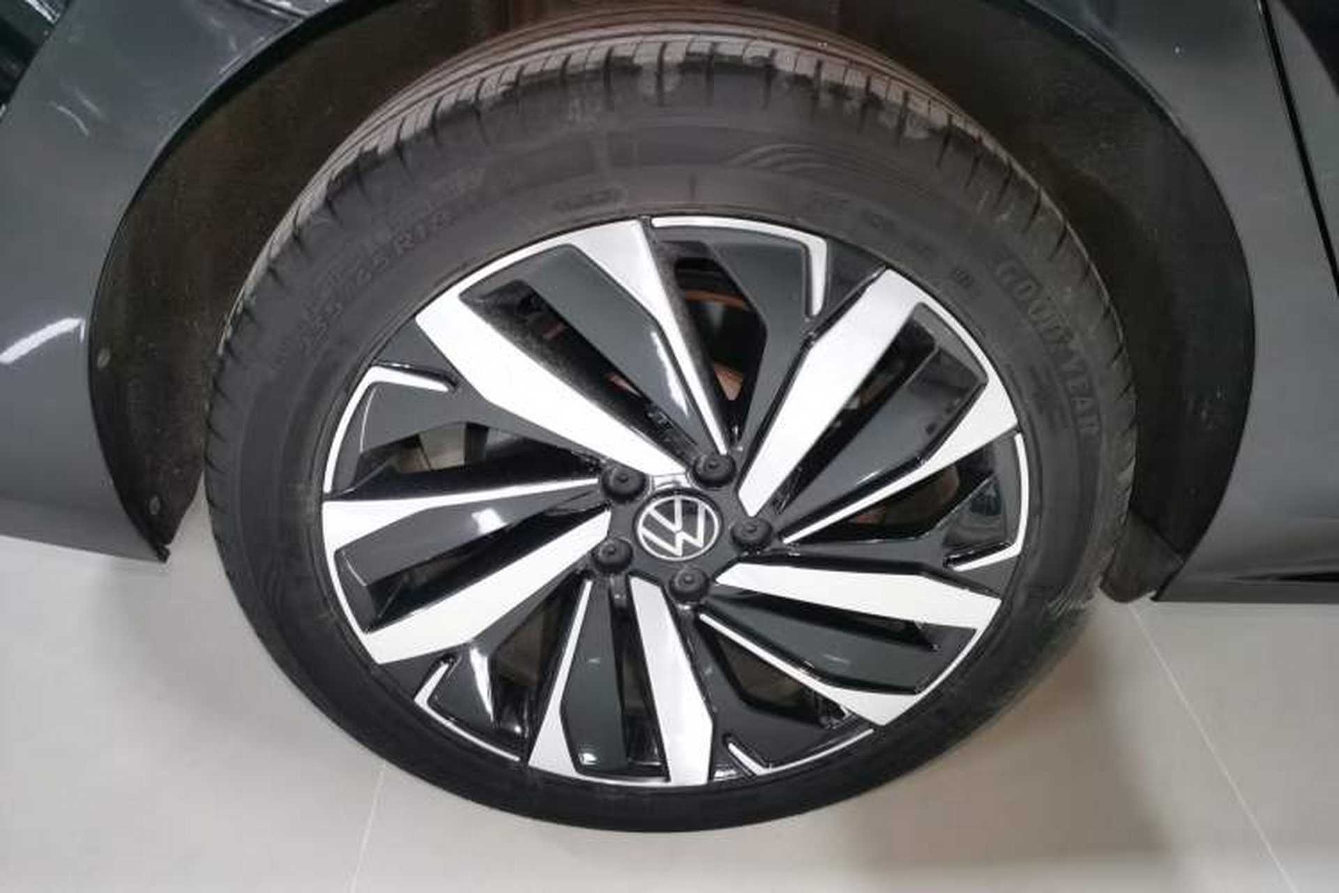 Used Volkswagen Passat 2023 Facelift 330TSI Luxury Edition Exterior 5