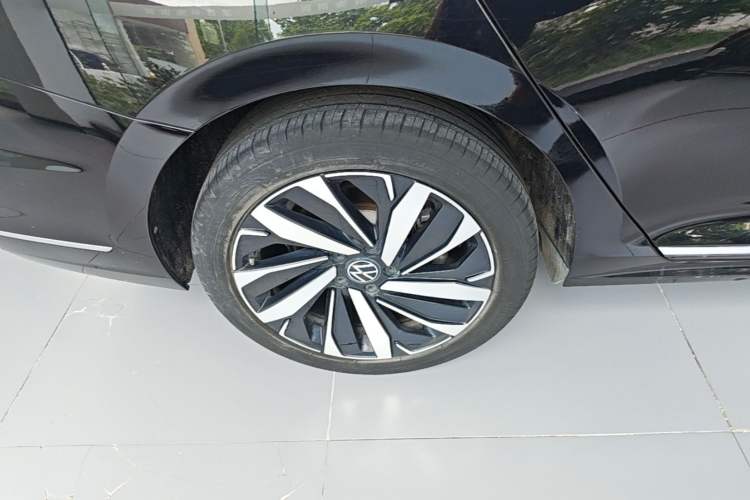 Used Volkswagen Passat 2023 Facelift 330TSI Luxury Edition Exterior 5