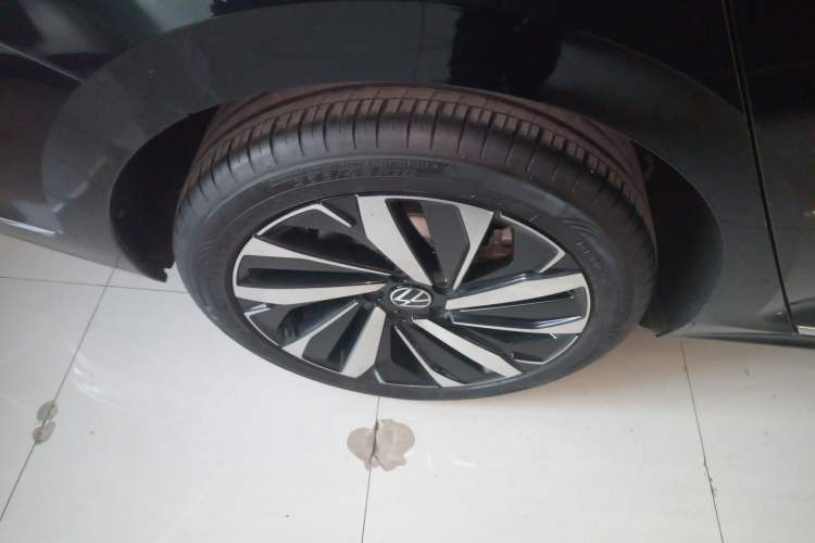 Used Volkswagen Passat 2023 Facelift 330TSI Luxury Edition Exterior 5