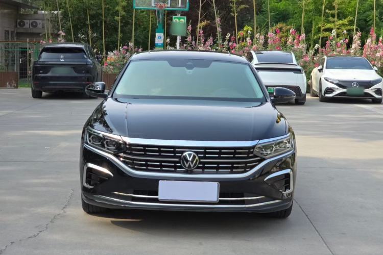 Used Volkswagen Passat 2023 Facelift 330TSI Luxury Edition Exterior 6