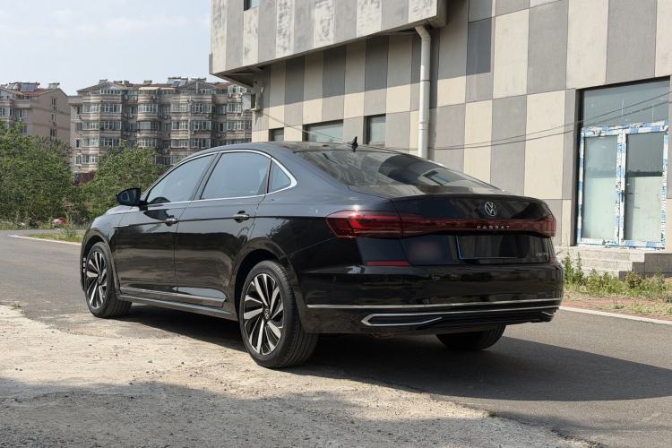 Used Volkswagen Passat 2023 Facelift 330TSI Luxury Edition Exterior 6