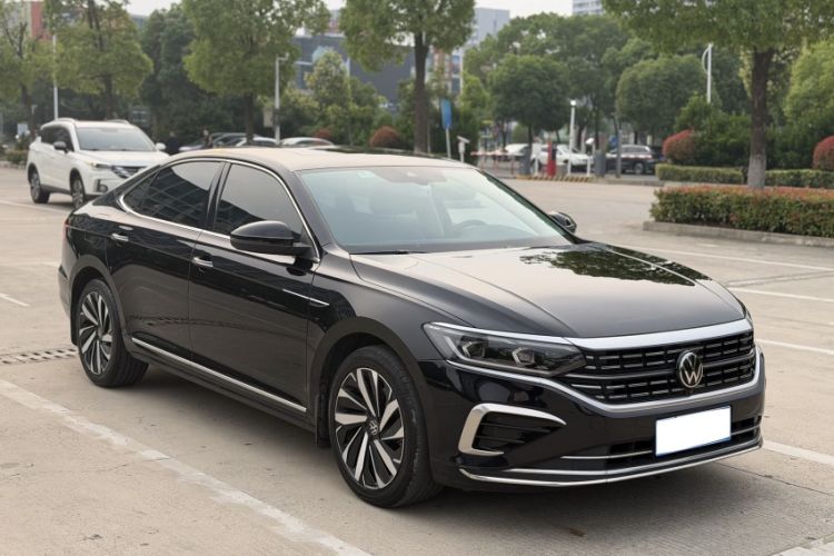 Used Volkswagen Passat 2023 Facelift 330TSI Luxury Edition Exterior 7