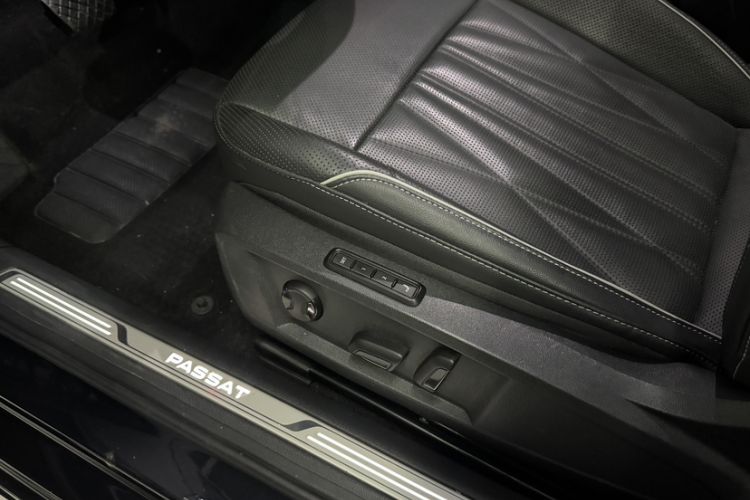 Used Volkswagen Passat 2023 330TSI Starry Luxury Edition Exterior 8