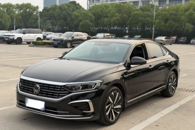 Used Volkswagen Passat 2023 Facelift 330TSI Luxury Edition