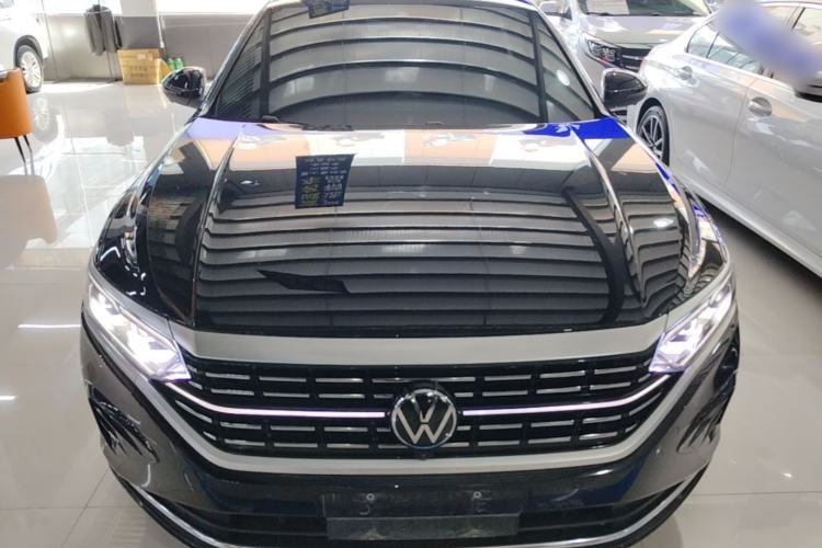 Used Volkswagen Passat 2023 Facelift 330TSI Luxury Edition Front