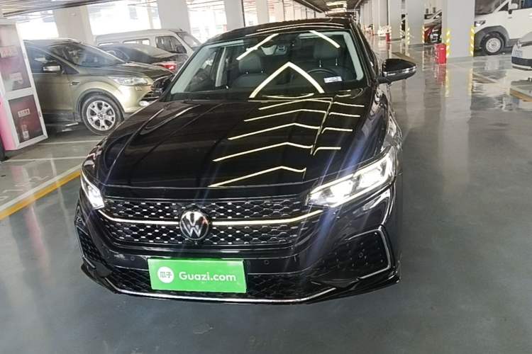 Used Volkswagen Passat 2023 330TSI Starry Luxury Edition Front