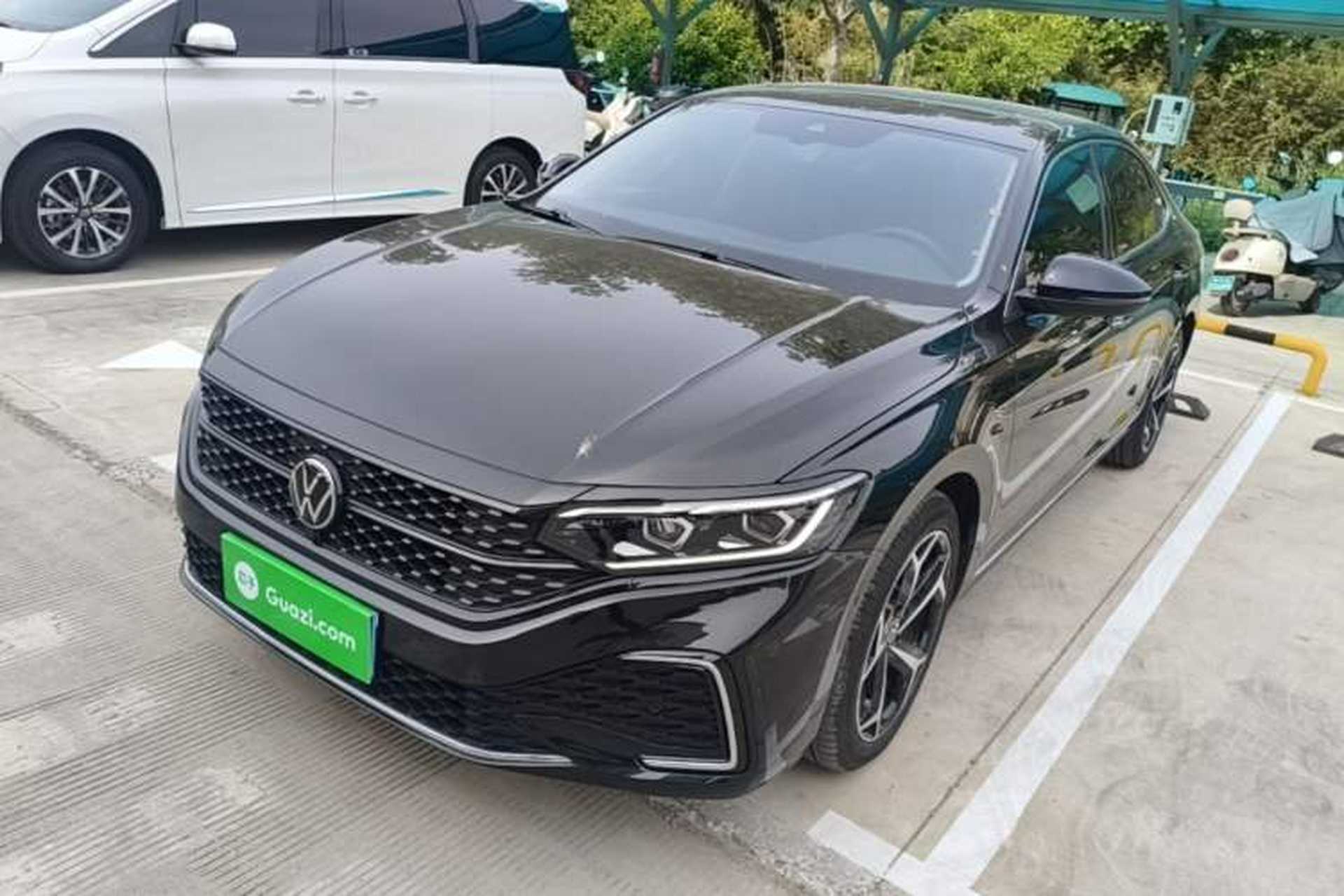 Used Volkswagen Passat 2023 Restyled 330TSI Starry Luxury Edition Front Left 45 Deg