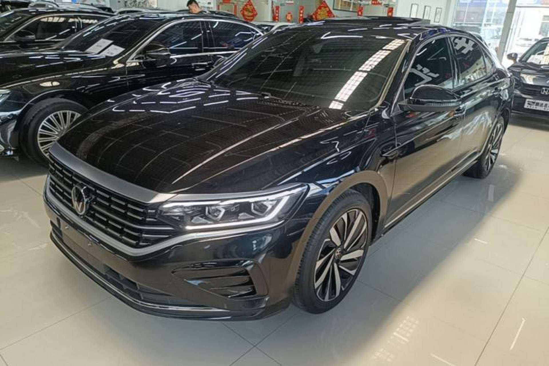 Used Volkswagen Passat 2023 Facelift 330TSI Luxury Edition Front Left 45 Deg