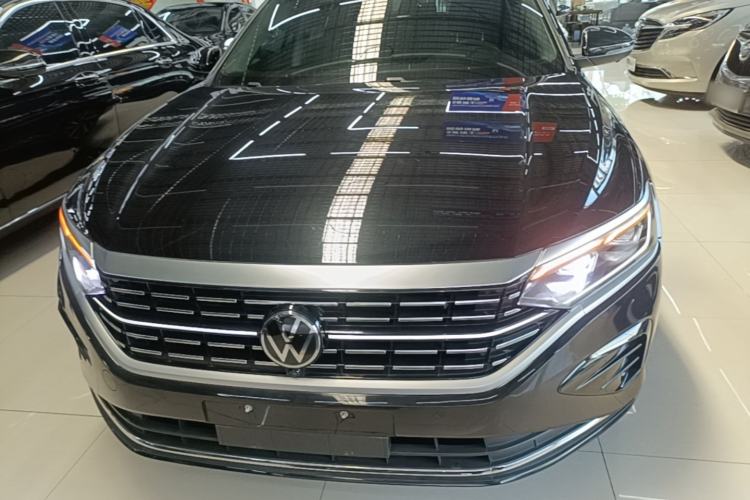 Used Volkswagen Passat 2023 Facelift 330TSI Luxury Edition Front