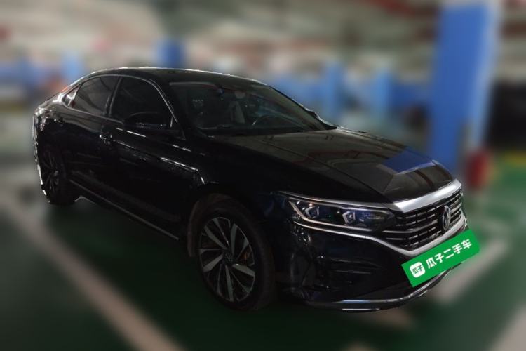 Used Volkswagen Passat 2023 330TSI Luxury Edition Front Right 45 Deg
