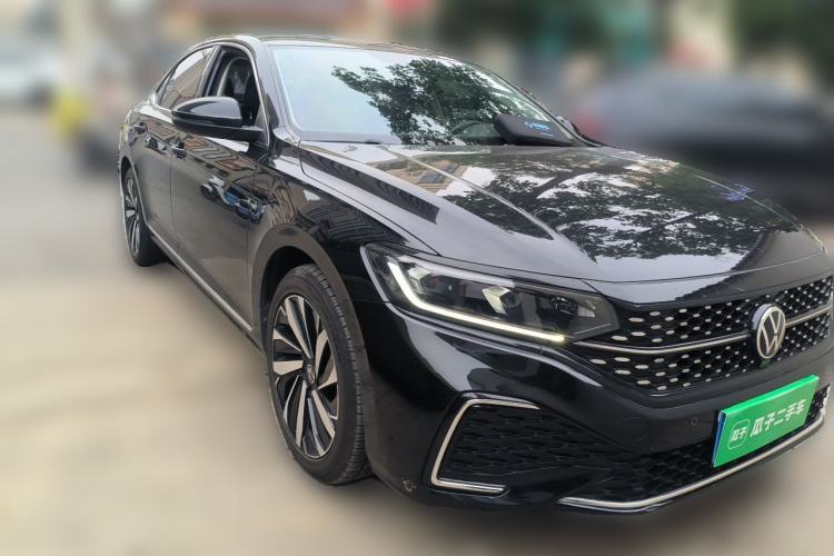 Used Volkswagen Passat 2023 Revised 330TSI Elite Edition Front Right 45 Deg