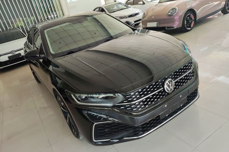 Used Volkswagen Passat 2023 Revised 330TSI Starry Elite Edition Front Right 45 Deg