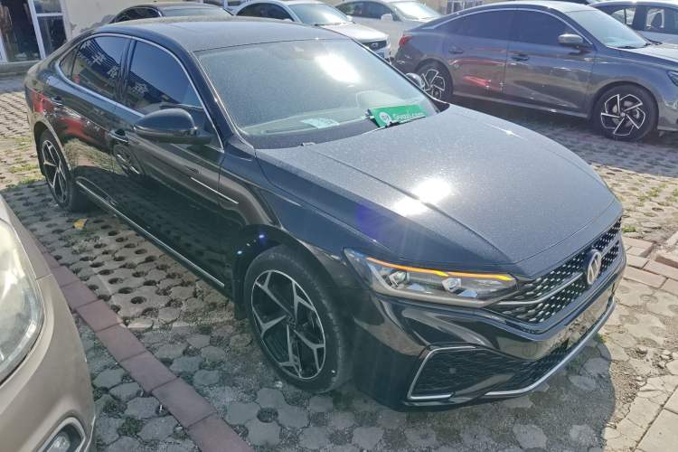 Used Volkswagen Passat 2023 Restyled 330TSI Starry Luxury Edition Front Right 45 Deg