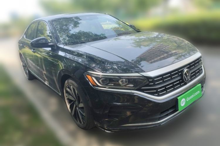 Used Volkswagen Passat 2023 Facelift 330TSI Prestige Edition Front Right 45 Deg