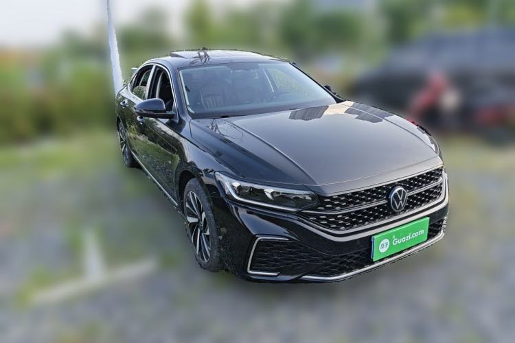 Used Volkswagen Passat 2023 330TSI Starry Elite Edition Front Right 45 Deg