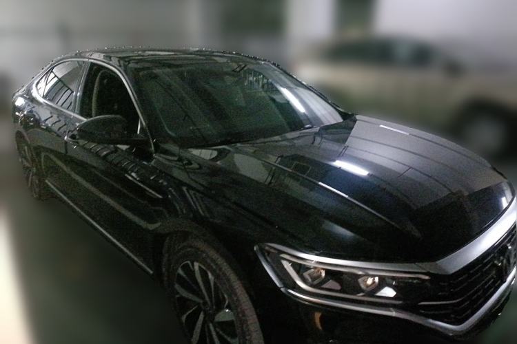 Used Volkswagen Passat 2023 330TSI Luxury Edition Front Right 45 Deg