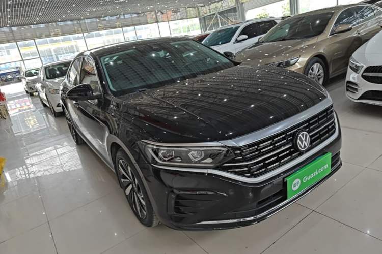 Used Volkswagen Passat 2023 380TSI Flagship Edition Front Right 45 Deg