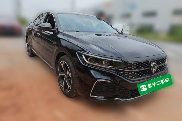Used Volkswagen Passat 2023 Restyled 330TSI Starry Luxury Edition Front Right 45 Deg