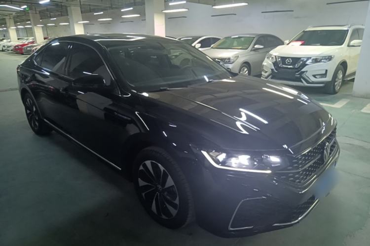 Used Volkswagen Passat 2023 330TSI Starry Elite Edition Front Right 45 Deg