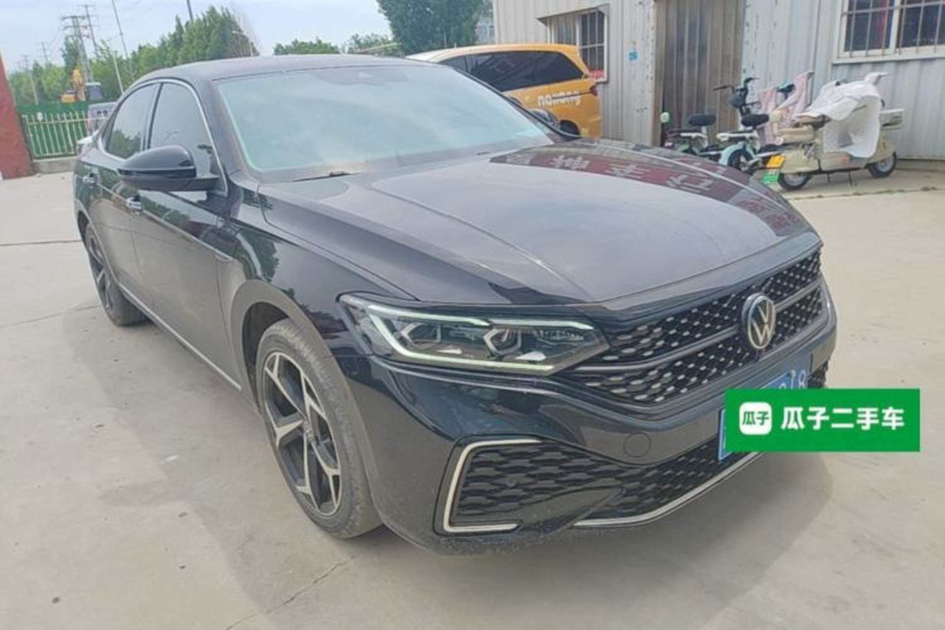 Used Volkswagen Passat 2023 330TSI Starry Luxury Edition Front Right 45 Deg