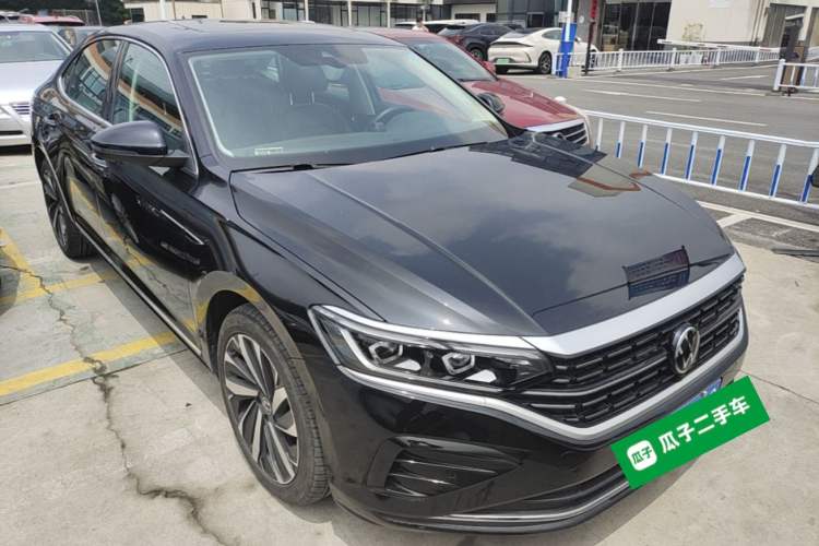 Used Volkswagen Passat 2023 330TSI Prestige Edition Front Right 45 Deg