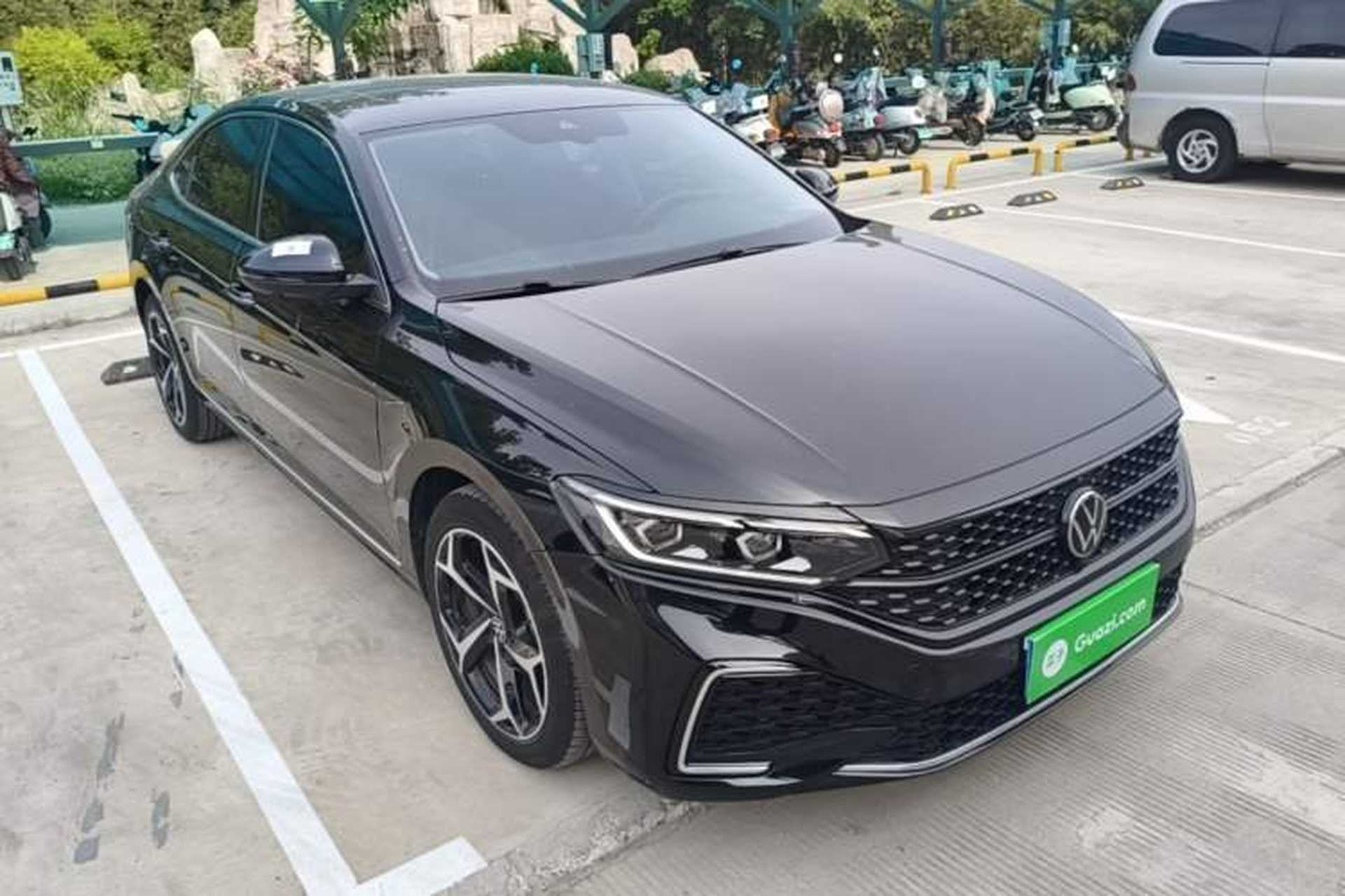 Used Volkswagen Passat 2023 Restyled 330TSI Starry Luxury Edition Front Right 45 Deg
