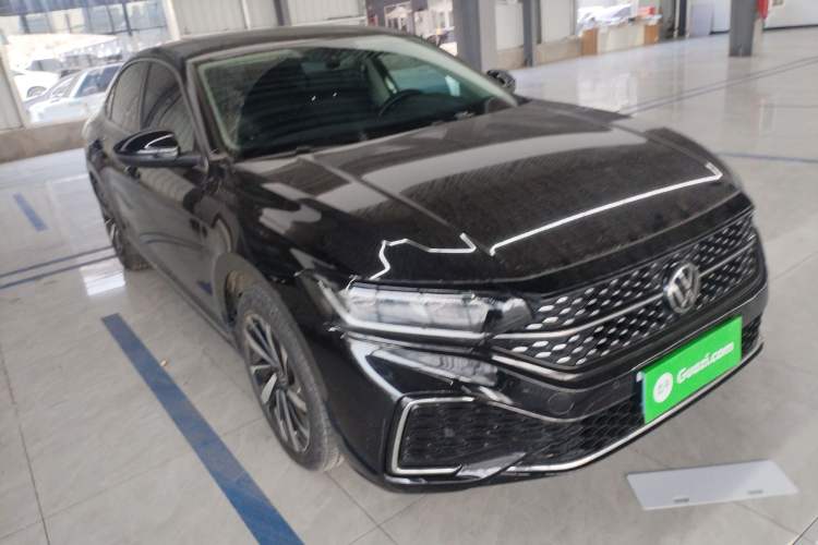 Used Volkswagen Passat 2023 Revised 330TSI Starry Elite Edition Front Right 45 Deg