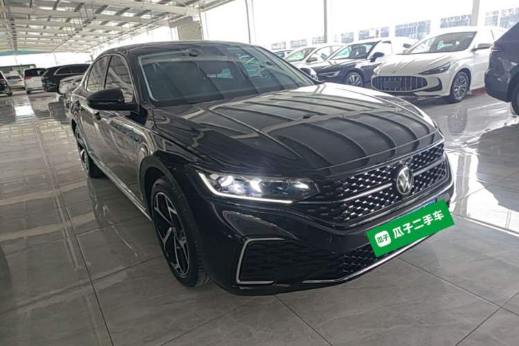 Used Volkswagen Passat 2023 Revised 330TSI Starry Elite Edition Front Right 45 Deg