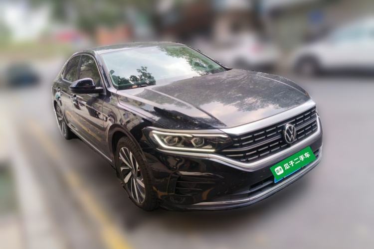 Used Volkswagen Passat 2023 330TSI Luxury Edition Front Right 45 Deg