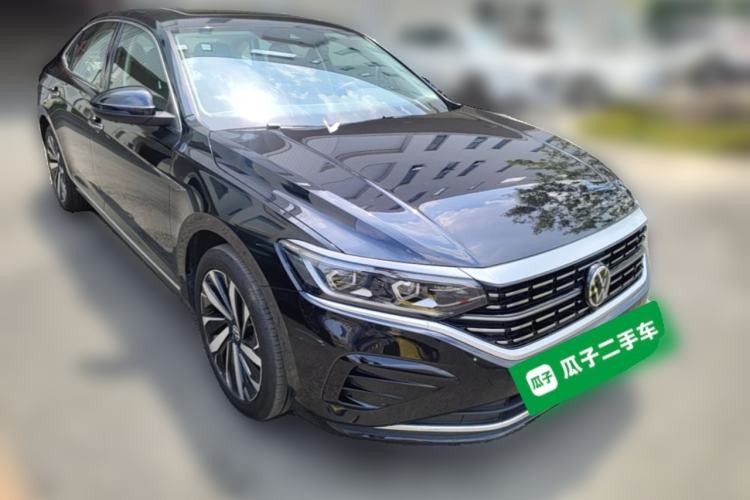Used Volkswagen Passat 2023 330TSI Luxury Edition Front Right 45 Deg