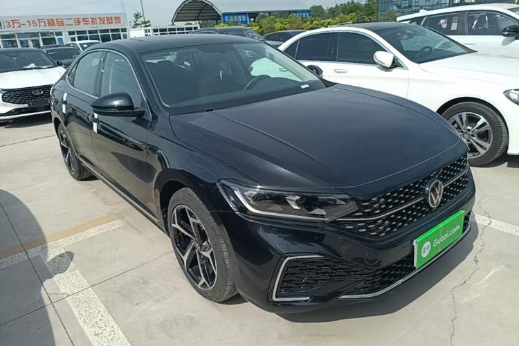 Used Volkswagen Passat 2023 Revised 330TSI Starry Elite Edition Front Right 45 Deg