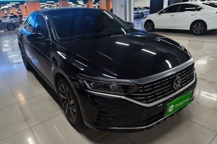 Used Volkswagen Passat 2023 Facelift 330TSI Luxury Edition Front Right 45 Deg