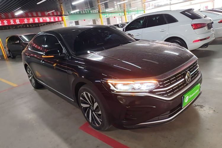 Used Volkswagen Passat 2023 Facelift 330TSI Luxury Edition Front Right 45 Deg