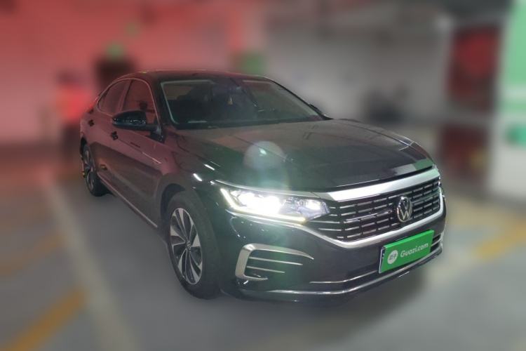 Used Volkswagen Passat 2023 330TSI Elite Edition Front Right 45 Deg