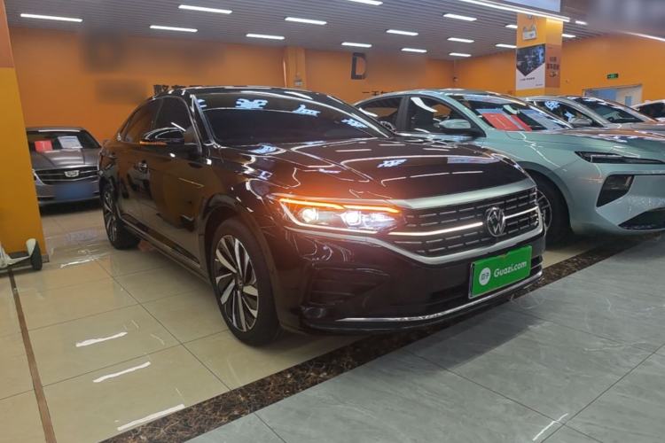 Used Volkswagen Passat 2023 Facelift 330TSI Luxury Edition Front Right 45 Deg