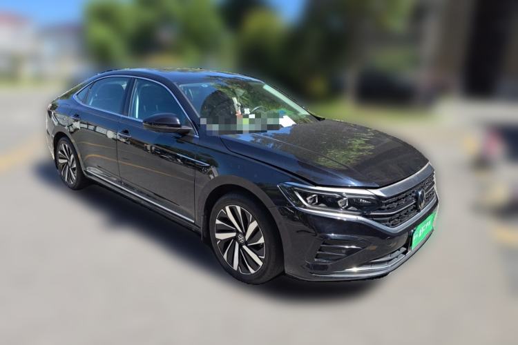Used Volkswagen Passat 2023 Facelift 330TSI Luxury Edition Front Right 45 Deg