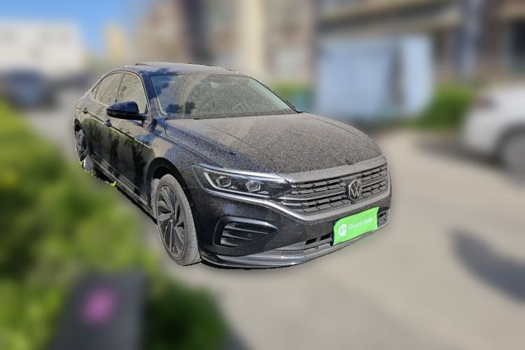 Used Volkswagen Passat 2023 Facelift 330TSI Luxury Edition Front Right 45 Deg