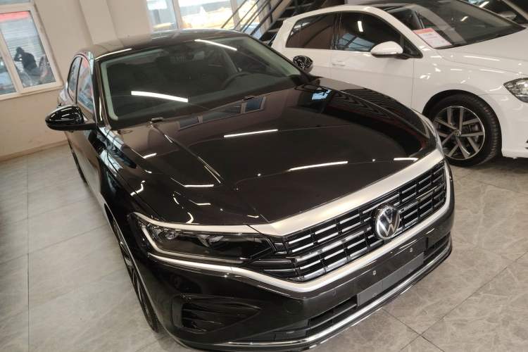 Used Volkswagen Passat 2023 Revised 330TSI Elite Edition Front Right 45 Deg