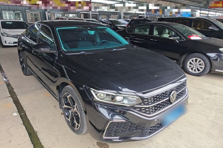 Used Volkswagen Passat 2023 330TSI Starry Luxury Edition Front Right 45 Deg
