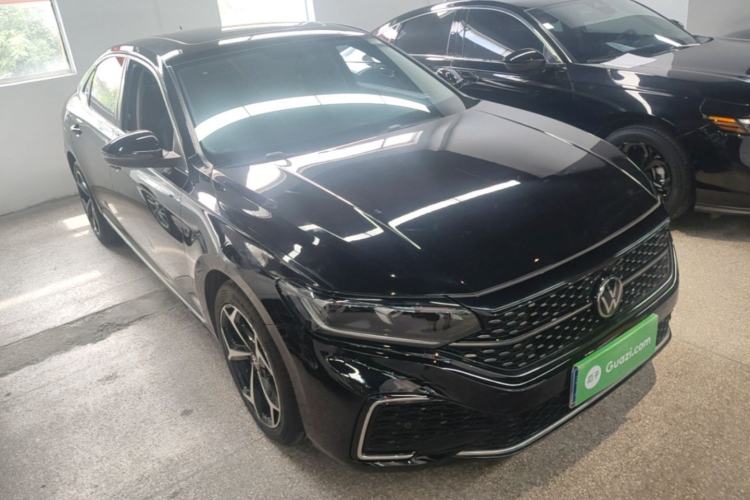 Used Volkswagen Passat 2023 Revised 330TSI Starry Elite Edition Front Right 45 Deg