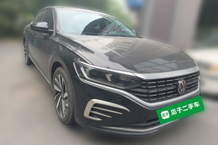Used Volkswagen Passat 2023 Revised 330TSI Starry Elite Edition Front Right 45 Deg