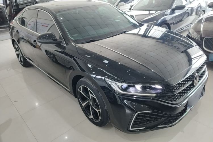 Used Volkswagen Passat 2023 330TSI Starry Elite Edition Front Right 45 Deg