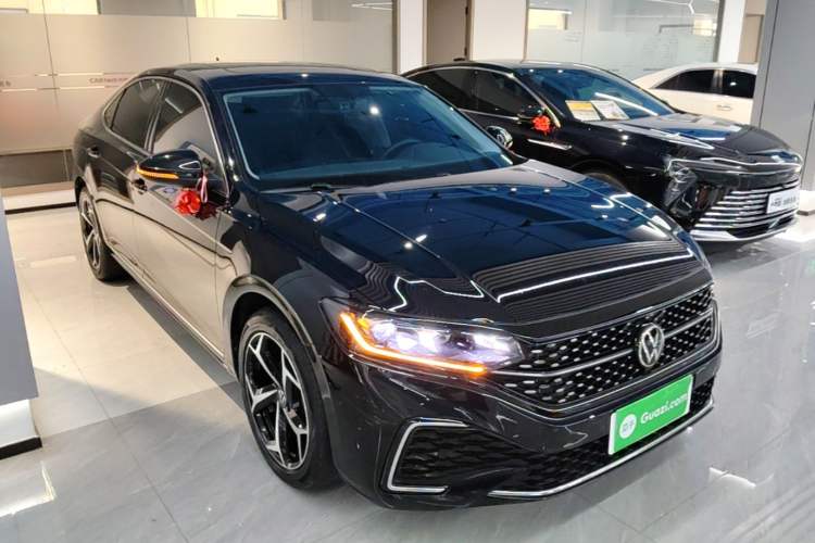 Used Volkswagen Passat 2023 Revised 330TSI Starry Elite Edition Front Right 45 Deg