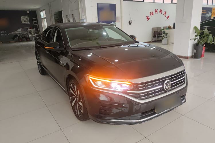 Used Volkswagen Passat 2023 380TSI Luxury Edition Front Right 45 Deg